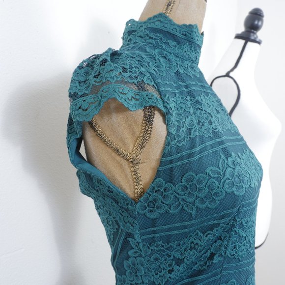 Alice + Olivia Jade Green Lace Short Sleeve Open Back Mock Neck Size 6 Dress - Picture 7 of 11